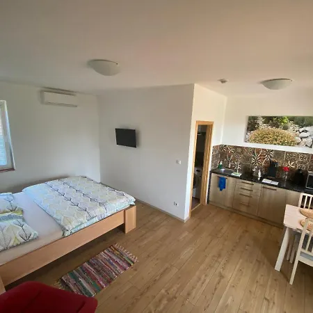 בית הארחה Apartmany Pritluky Přítluky