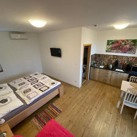 Gasthof Apartmany Pritluky Přítluky