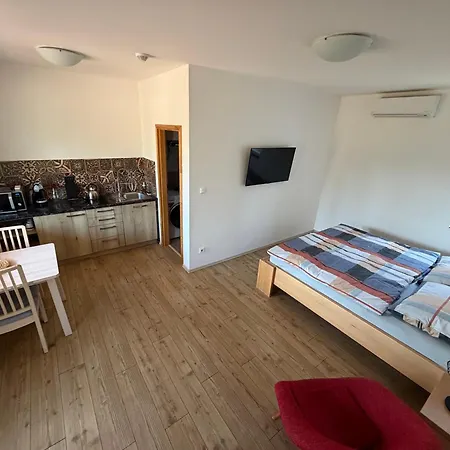 بيت ضيافة Apartmany Pritluky 3*