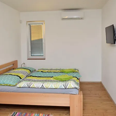 Gasthof Apartmany Pritluky Přítluky